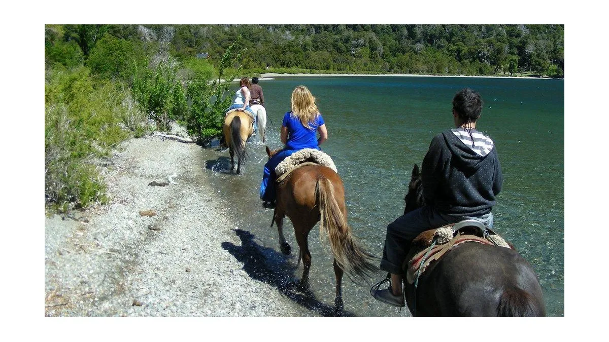 bariloche excursiones caballo cabalgata lago gutierrez complejo los banqueanos.jpg